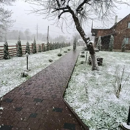 Ferienhaus за рікою Jaremtsche
